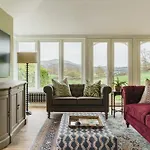 Villa Mellguards, 4-bed Country Cottage, In Howtown