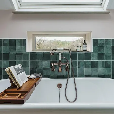 Villa Mellguards, 4-bed Country Cottage, In Howtown