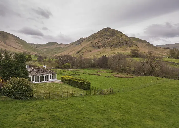 Villa Mellguards, 4-bed Country Cottage, In Howtown *