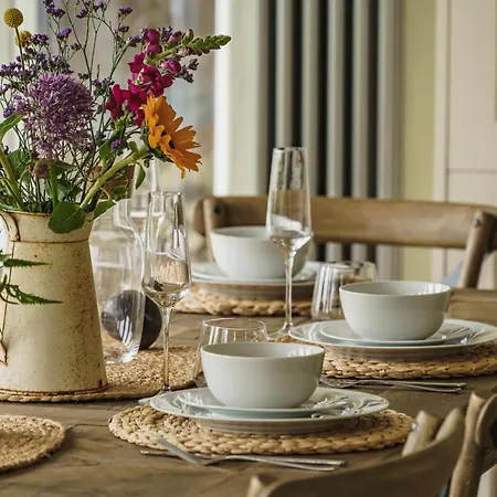 Villa Mellguards, 4-bed Country Cottage, In Howtown *